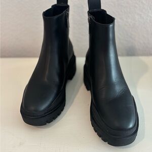 Vionic Women’s Karsen Ankle Boot size 6